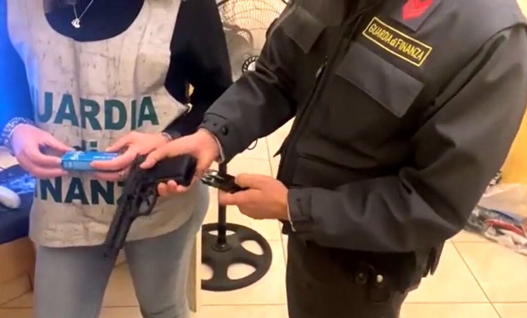 Armi e droga a Torre Annunziata: al setaccio il rione Penniniello e il quadrilatero delle carceri