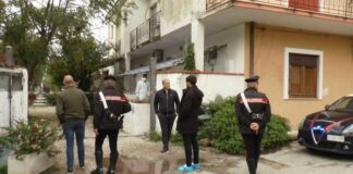 Il cadavere di una 57enne napoletana trovato in un villaggio turistico a Paestum. Disposta l'autopsia