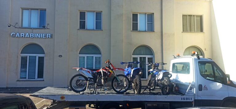 Seminano il panico nelle strade di Castellammare: 3 bikers dicono addio alle loro moto Seminano il panico nelle strade di Castellammare: 3 bikers dicono addio alle loro moto
