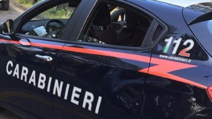 Castello di Cisterna: distrugge casa e minaccia il padre per comprare la droga. Arrestato 35enne Castello di Cisterna: distrugge casa e minaccia il padre per comprare la droga. Arrestato 35enne