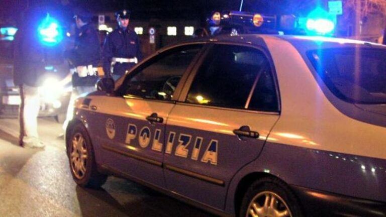 Napoli, agguato al fratello del boss, gambizzato in un parcheggio a Fuorigrotta Napoli, agguato al fratello del boss, gambizzato in un parcheggio a Fuorigrotta