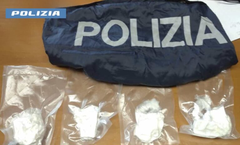 San Giuseppe Vesuviano: nasconde cocaina tra l’ovatta di un cuscino da divano. Arrestato 45enne