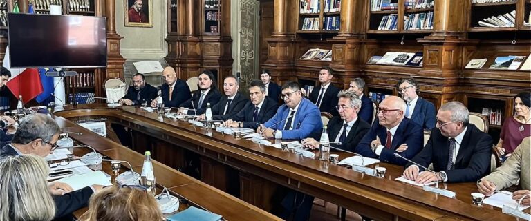 Campi Flegrei, vertice a Palazzo Chigi con il Ministro Nello Musumeci: “Situazione preoccupante, ma resta allerta gialla”