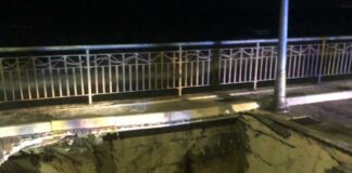 Pioggia ed erosione del mare: voragine sul lungomare di Torre del Greco