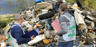 Benevento, area di 20mila mq adibita a discarica: blitz della guardia di finanza, sito sequestrato. Ammassati anche pannelli di amianto Benevento, area di 20mila mq adibita a discarica: blitz della guardia di finanza, sito sequestrato. Ammassati anche pannelli di amianto