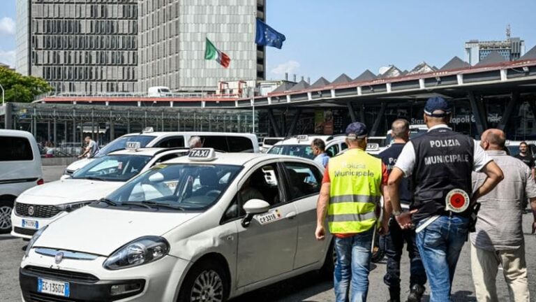 Napoli: ruba in un taxi in sosta. Arrestato un 33enne marocchino Napoli: ruba in un taxi in sosta. Arrestato un 33enne marocchino