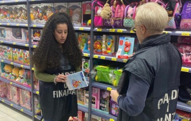 Mercogliano, sequestrati quasi 90mila giocattoli "non sicuri": cittadino cinese denunciato dalla guardia di finanza