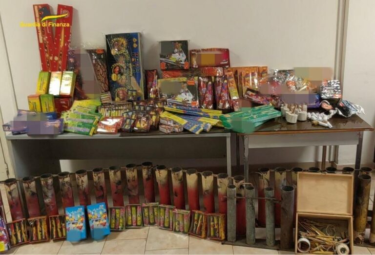 Sarno, venti chili di botti vicino alla bombola del gas: arrestati Sarno, venti chili di botti vicino alla bombola del gas: arrestati