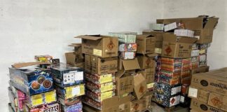 A Scafati il maxi deposito dei botti illegali, sequestrati oltre una tonnellata di ordigni. Il blitz della guardia di finanza