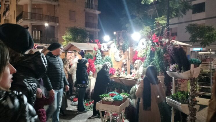 Pomigliano d'Arco, ecco le luminarie natalizie a tema fiabesco: spettacoli, danze e cultura per lo show di luci