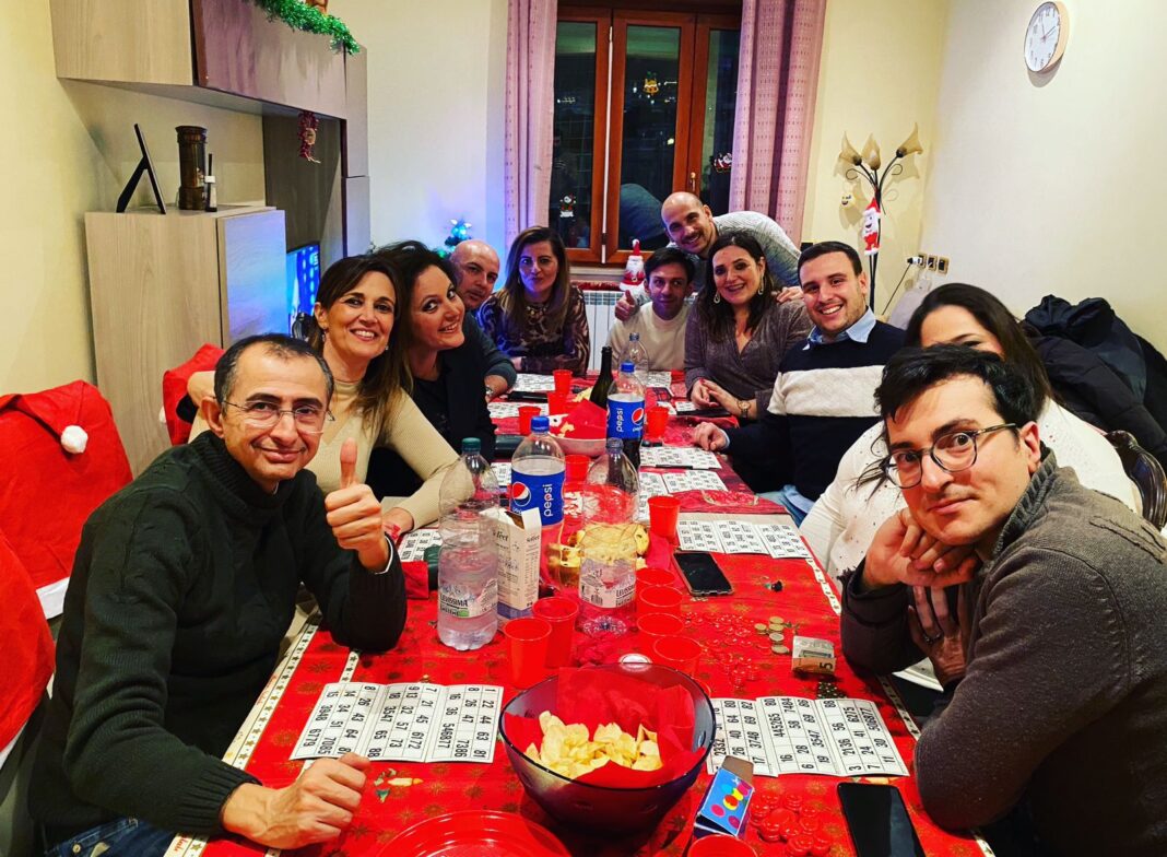 La combriccola campana (2) La “Combriccola Campana” ha fatto tappa a Pozzuoli, la comitiva sfida le app di dating