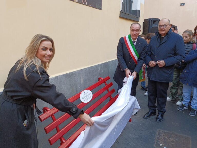 Torre del Greco: panchina rossa per ricordare Titti Marruocco