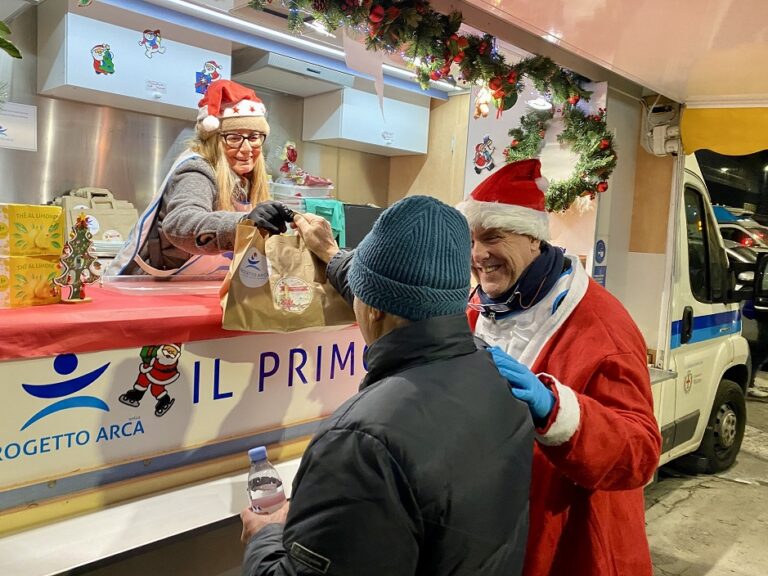 Progetto Arca festeggia il Natale in strada con i più fragili