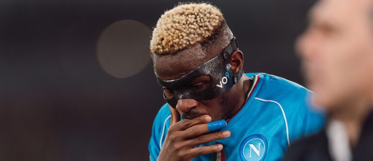 Il Napoli naufraga all’Olimpico, chiude in 9 perdendo per 2-0 contro una Roma appena sufficiente