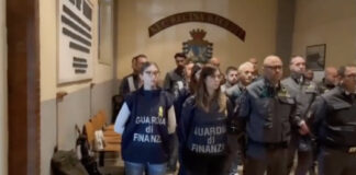 Il rione "Ponticelli" di Napoli sotto assedio, oltre 200 operatori per il blitz "Alto Impatto": in volo anche gli elicotteri
