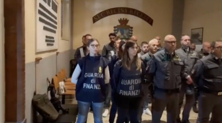 Il rione “Ponticelli” di Napoli sotto assedio, blitz “Alto Impatto” Il rione “Ponticelli” di Napoli sotto assedio, blitz “Alto Impatto”