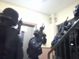 Blitz dei carabinieri ad Afragola, droga "straniera" e un kalashnikov: sei persone in manette tra cui un minorenne