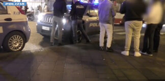 Baby gang, vasta operazione in tutta Italia: blitz anche a Napoli Baby gang, vasta operazione della Polizia di Stato in tutta Italia: blitz anche a Napoli e a Salerno. 500 operatori contro i gruppi criminali giovanili