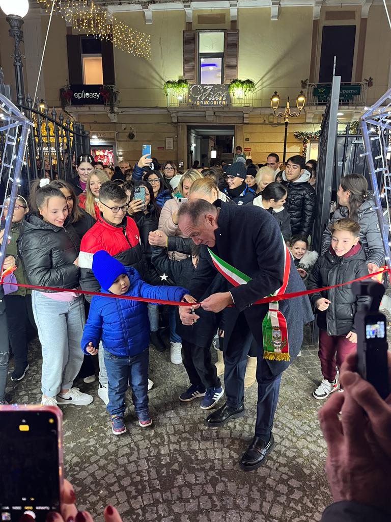 Torre del Greco, inaugurato il Villaggio di Natale in villa comunale