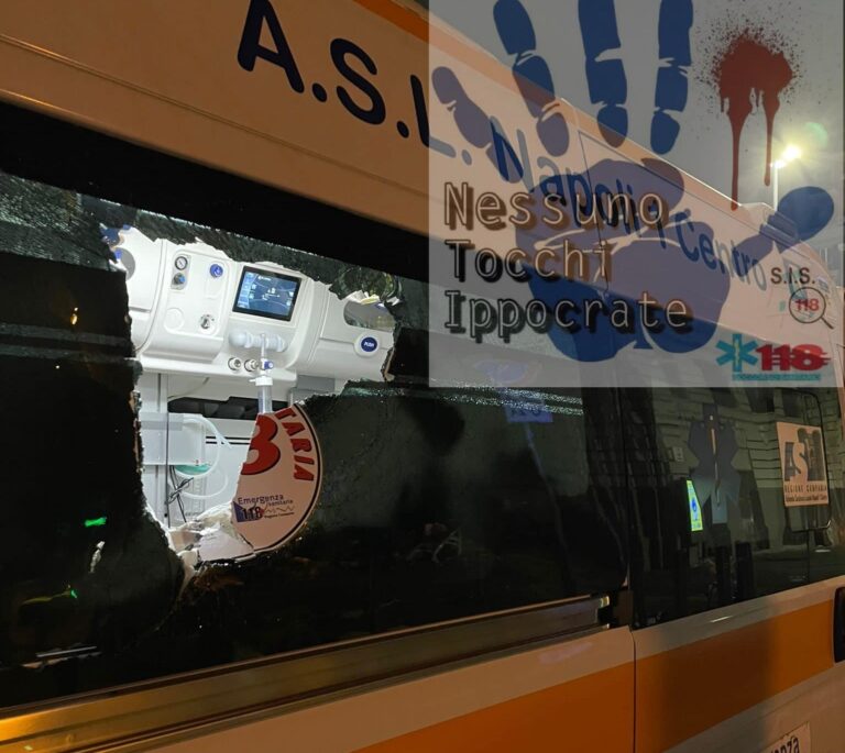 Napoli: 35enne ucraino, ubriaco, spacca a bastonate il finestrino dell’Ambulanza che lo ha soccorso