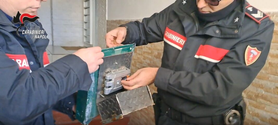 Caivano: droga nel Parco Verde, nuovi trucchi per nascondere le dosi. Cassette della posta con il doppio fondo