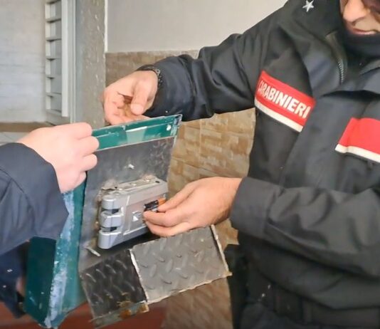 Caivano: droga nel Parco Verde, nuovi trucchi per nascondere le dosi. Cassette della posta con il doppio fondo