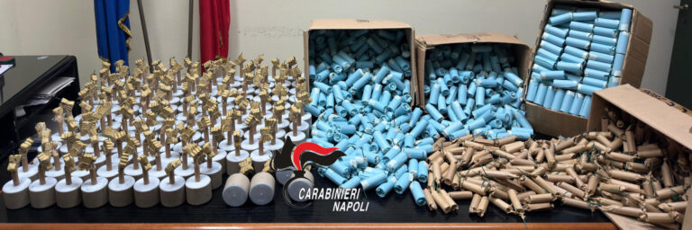 Gragnano e Casalnuovo: sequestrati 1500 petardi illegali Gragnano e Casalnuovo: sequestrati 1500 petardi illegali