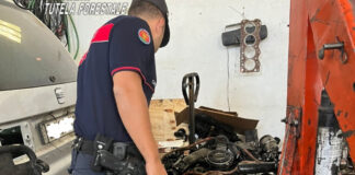 Scaricava reflui direttamente in fogna: sequestrata autofficina a Torre Annunziata