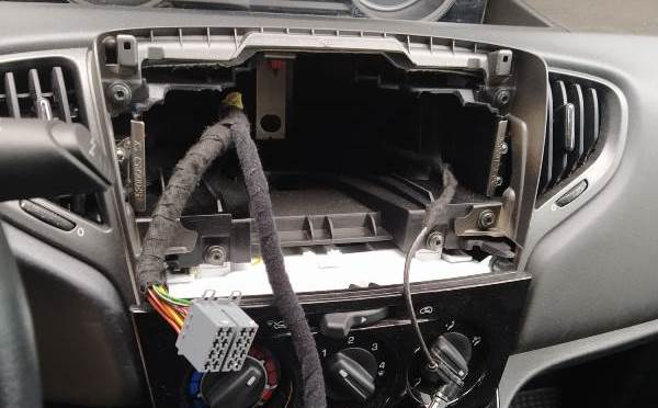 Palma Campania: furto di autoradio, arrestato 38enne di origini marocchine
