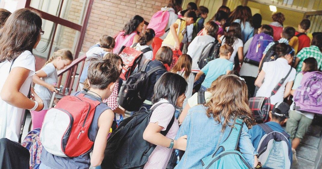 scuola ingresso Il dimensionamento scolastico in Campania è fatto: ecco le "nuove scuole" nelle 5 province