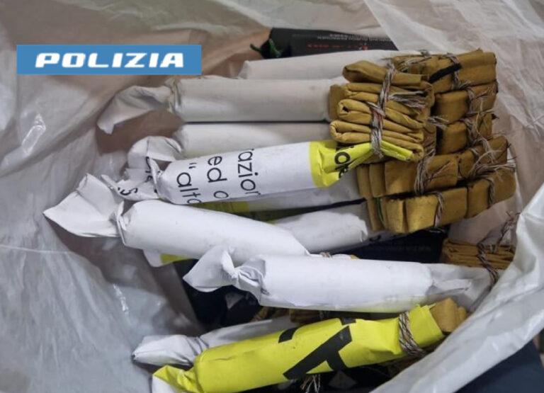 Napoli, Scampia: droga e fuochi illegali in casa. Arrestato 43enne