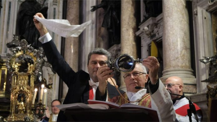 Quando è Morto San Gennaro "San Gennaro ha fatto il miracolo": sangue sciolto e fazzoletto