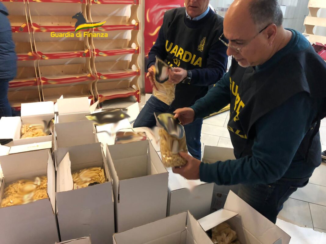 pasta confezionata con falso logo igp gragnano guardia di finanza