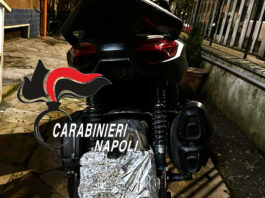 Carta stagnola sulla targa e pistola carica: in fuga dai Carabinieri a Napoli: arrestati dopo un inseguimento. La pistola era stata rubata
