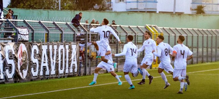 Il Savoia si aggiudica l’intera posta contro il Real Forio. Finisce 2-1 per i bianchi Il Savoia si aggiudica l’intera posta contro il Real Forio. Finisce 2-1 per i bianchi