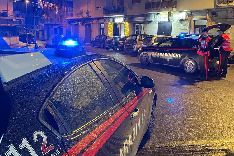 Arzano, ladri tentano furto in un centro scommesse: messi in fuga Arzano, ladri tentano furto in un centro scommesse: messi in fuga