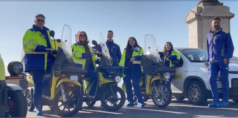Poste Italiane, nuove divise per i 1261 postini di Napoli e Provincia