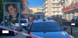 Agropoli, donna uccisa a coltellate dal marito: l'uomo si è poi suicidato. Trovata l'arma del delitto: la figlia 13enne era in casa
