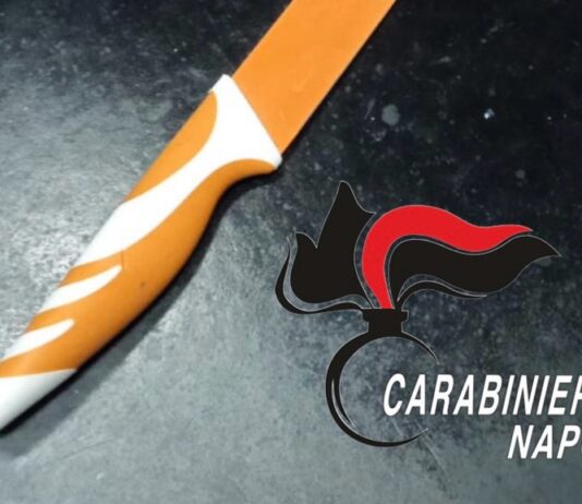 Giugliano, aggredisce la ex con un coltello davanti ai bambini terrorizzati: l'intervento dei carabinieri, arrestato 38enne