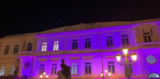Il Palazzo Municipale di Sant' Agnello si colora di viola