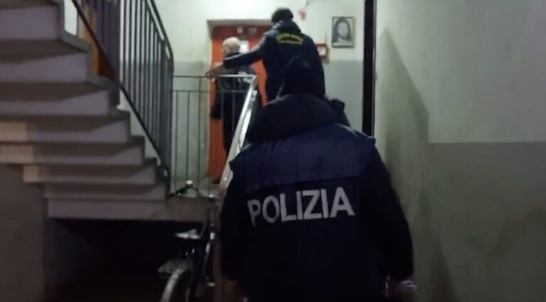 Caivano, il Parco Verde nuovamente sotto assedio: maxi blitz