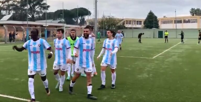 La capolista Acerrana regola 0-2 il Savoia. Quarta sconfitta consecutiva per gli oplontini