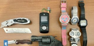 Afragola, arrestato 46enne: in strada con un coltello, addosso una pistola e 5 coltelli