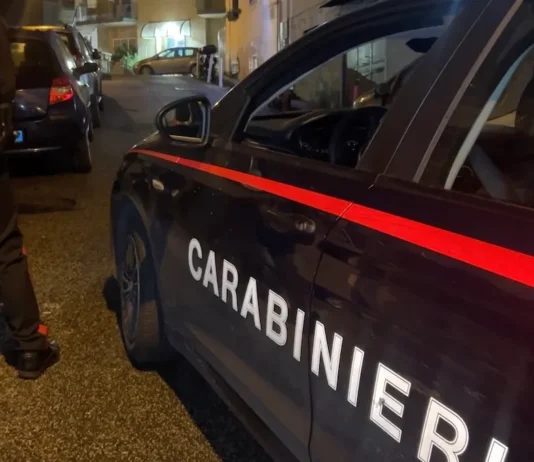 Napoli: senza patente in fuga dai Carabinieri, addosso crack e cocaina. 20enne arrestato