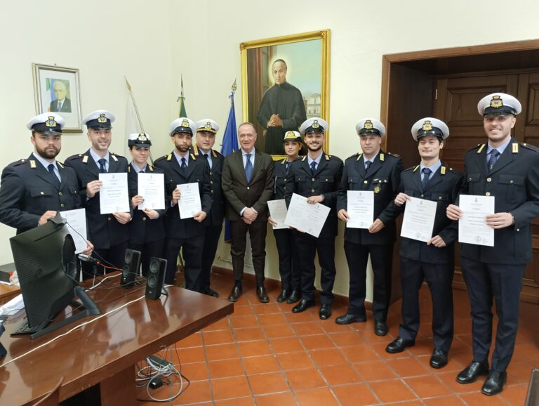 Torre del Greco: crollo e soccorsi, riconoscimenti a nove agenti di polizia municipale