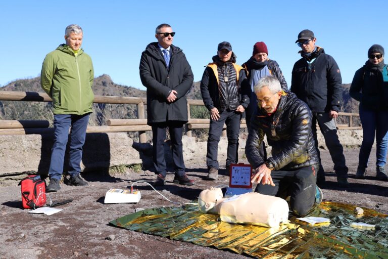 L’Ente Parco Nazionale del Vesuvio Potenzia la Sicurezza dei Visitatori con Nuovi Defibrillatori