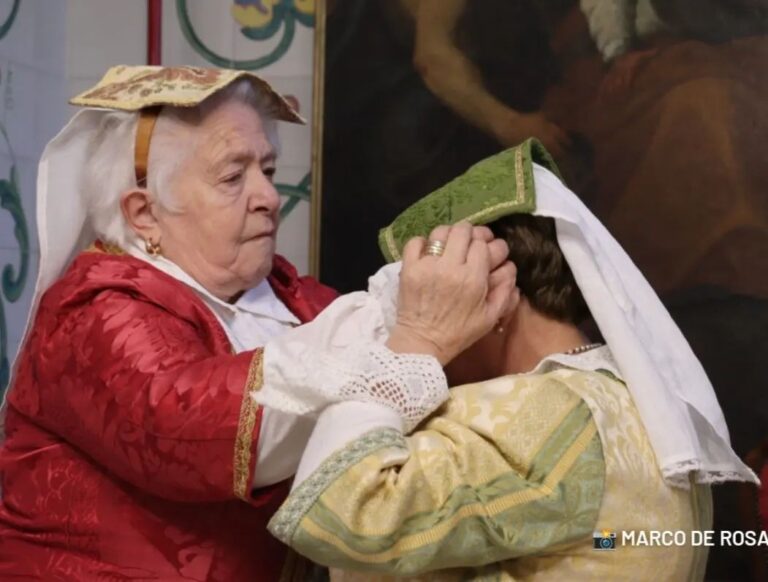 A Vico Equense tornano a sfilare “Le Pacchianelle” A Vico Equense tornano a sfilare “Le Pacchianelle”
