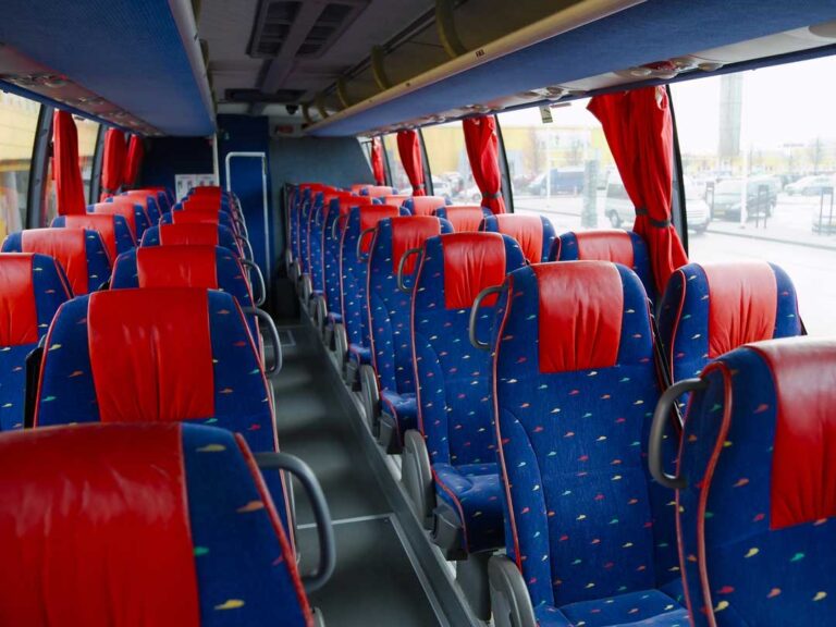 Fermato sulla Tangenziale di Napoli, l’autobus per la gita scolastica senza revisione