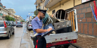Qualiano: denunciate 4 persone, affidavano lo smaltimento dei rifiuti del ristorante ad una coppia rom