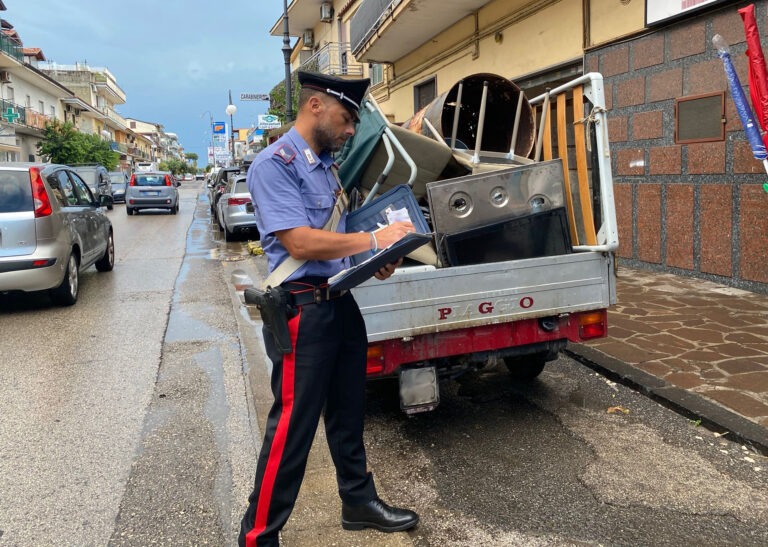 Qualiano: denunciate 4 persone, affidavano lo smaltimento dei rifiuti del ristorante ad una coppia rom